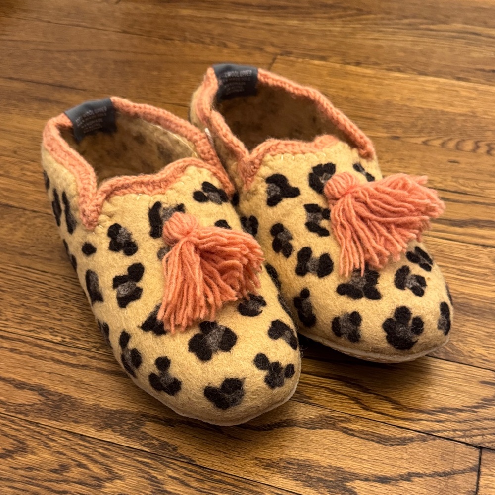 Leopard Print Women's Slippers with Tassels